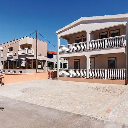 Hak - One Bedroom With Terrace And Sea View Апартаменты *