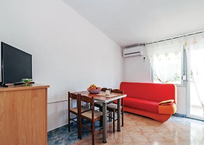 Hak - One Bedroom With Terrace And Sea View