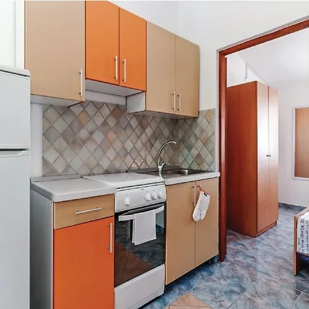 Hak - One Bedroom With Terrace And Sea View